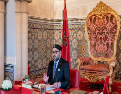 المغرب اليوم - الملك محمد السادس يحل بمدينة تطوان على متن رحلة جوية قبل عيد الأضحى