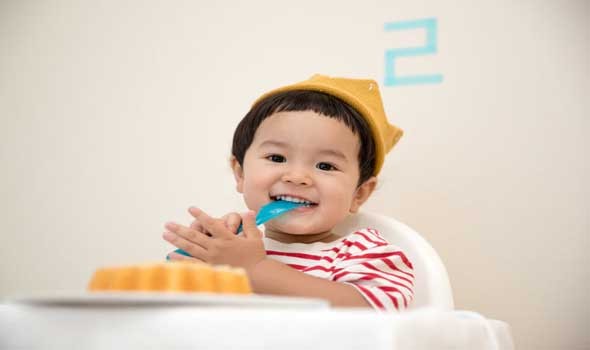 المغرب اليوم - كشفت دراسة حديثة أن الابتسام أثناء تناول الطعام يشجع الأطفال على الأكل