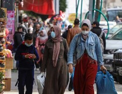 المغرب اليوم - الأسواق الشعبية ترفض الانضباط للإجراءات الوقائية في العاصمة الاقتصادية