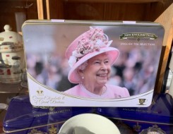 المغرب اليوم - ملكة بريطانيا تلتقي لأول مرة بابنة الأمير هاري