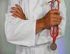 المغرب اليوم - توقيف نحو ألفي طبيب عن العمل في إيطاليا بسبب رفضهم تلقي لقاح كورونا