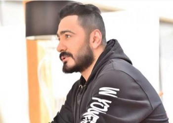 المغرب اليوم - تامر حسني ومصطفى هريدي يعيدان مشهد «تليفوني رن» من فيلم «عمر وسلمى» بعد 19 عامًا