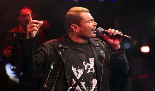 المغرب اليوم - عمرو دياب يُعرب عن سعادته بحضور حفل «Joy Awards»
