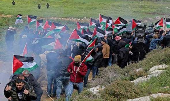 المغرب اليوم - مسيرات في الضفة الغربية وغزة تضامناً مع الأسرى ومواجهات مع الاحتلال في الخليل