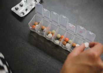 المغرب اليوم - أبرز الآثار الجانبية للإفراط بتناول الفيتامينات المتعددة