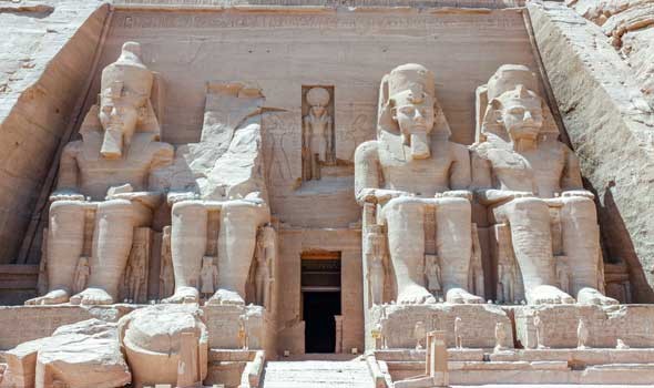 المغرب اليوم - مصر تُطلق مشروعاً لترميم أعمدة معابد الكرنك الفرعونية الشهيرة في مدينة الأقصر