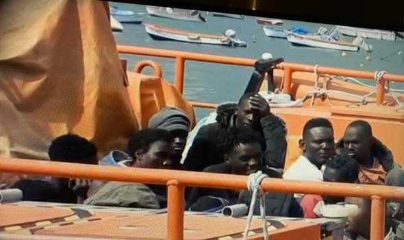 المغرب اليوم - أكثر من ٣٠٠ مهاجر أفريقي يرحلون من تونس بإتجاه ساحل العاج ومالي
