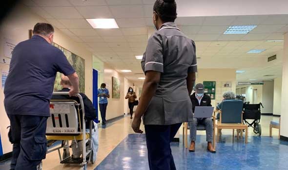 المغرب اليوم - بريطانيا تشهد أكبر إضراب للعاملين في الرعاية الصحية بسبب الأجور