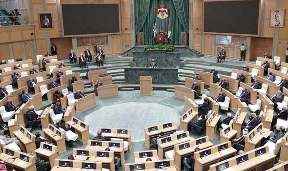 المغرب اليوم - البرلمان الأردني يمرر تعديلات دستورية بعد جلسة العراك