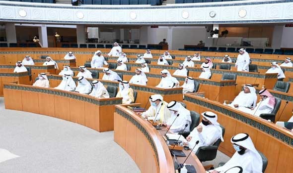 المغرب اليوم - حكومة الكويت تنسحب من جلستين بالبرلمان وتقدم استقالتها عقب خلافات مع مجلس الأمة