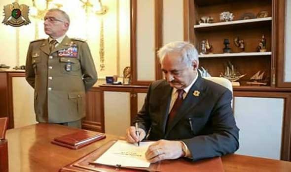 المغرب اليوم - خليفة حفتر يبتعد عن قيادة الجيش الليبي من أجل تمهيد طريقه للترشح للانتخابات الرئاسية