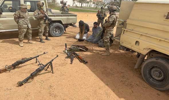 المغرب اليوم - الجيش الليبي يعتقل إرهابياً بارزاً قرب قاعدة عسكرية جنوب البلاد