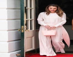 المغرب اليوم - الملكة رانيا بإطلالات ملكية راقية