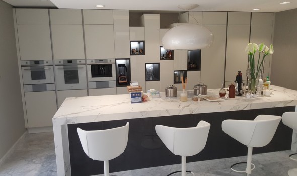 المغرب اليوم - خبراء ديكور يكشفون عن 5 ألوان يجب تجنّبها في خزائن المطبخ