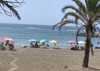المغرب اليوم - تحرير شاطئ طنجة من الاستغلال العشوائي استعدادًا لفصل الصيف