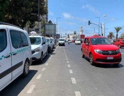 المغرب اليوم - المئات من سيارات الأجرة تجوب المغرب دون 