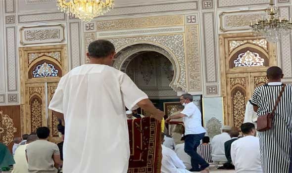 المساجد المغربية تخضع لإجراءات جديدة في فتح أبوابها جراء تفشي متحورة أوميكرون