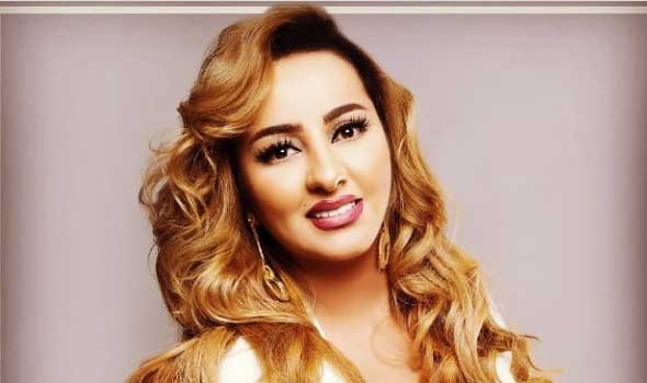 النجمة المغربية زينة الداودية تحتفل بنجاح أغنية “نسمح وما ننساش”