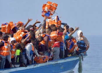 المغرب اليوم - البحرية الملكية المغربية تٌقدم المساعدة لـ 85 مرشحًا للهجرة غير النظامية