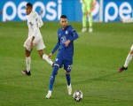 المغرب اليوم - حكيم زياش يحظى بإستقبال حار من جماهير فريقه الجديد غلطة سراي التركي1682157/316