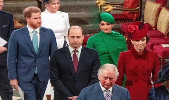 المغرب اليوم - أزياء للعائلة الملكية في بريطانيا أحدثت جدلاً وتعرضت للانتقادات