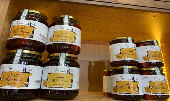 المغرب اليوم - مستحضرات تجميلية مشبعة بالعسل تمنحك بشرة الأحلام في رمضان 2024