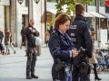 المغرب اليوم - القبض على رجل مسلح احتجز 3 رهائن بحافلة ركاب جنوب ألمانيا