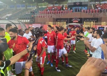 المغرب اليوم - أشرف داري يوجه رسالة إلى جماهير الأهلي قبل مواجهة إنتر ميامي