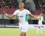 المغرب اليوم - سفيان رحيمي يتألق في مباراة العين والنصر1730033/1232