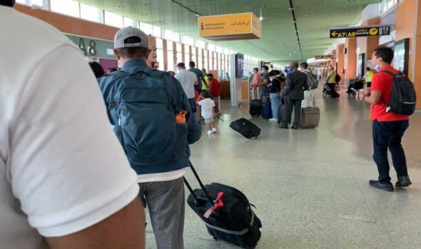 المغرب اليوم - الشرطة في مطار أكادير المسيرة توقيف جزائري بسبب تأشيرة سفر مزورة