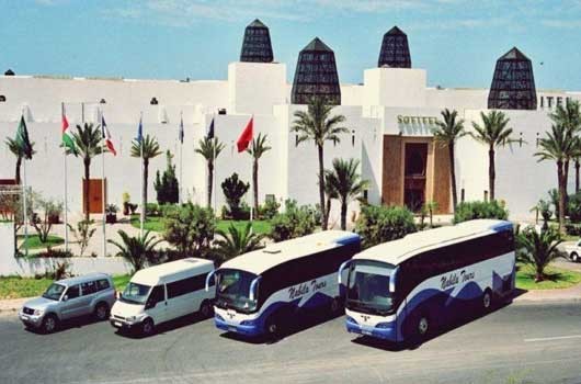 المغرب اليوم - شركات التمويل المغربية تقاضي 10 آلاف مقاولة للنقل السياحي بسبب آثار 