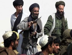 المغرب اليوم - عناصر من حركة طالبان يعتدون على فريق قناة العربية في كابل