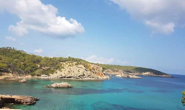 جزيرة ميلوس اليونانية وجهة سياحية هادئة ومغرية بالاكتشاف