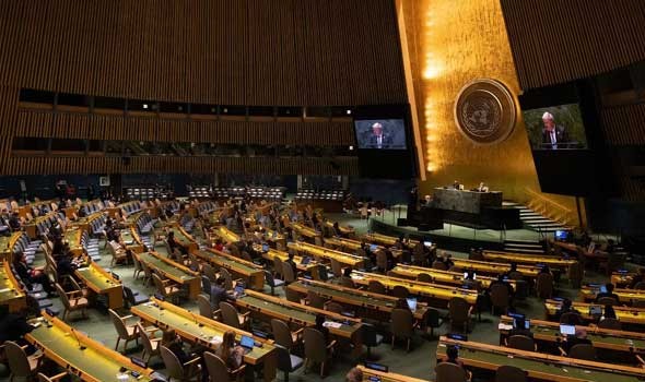 البرلمانية المغربية فاطمة زوكاغ تُلقي كلمة في الأمم المتحدة حاملة رضيعها