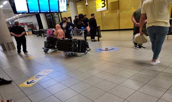 المغرب اليوم - إخلاء محطة من مطار مانشستر بعد الإبلاغ عن طرد مشبوه