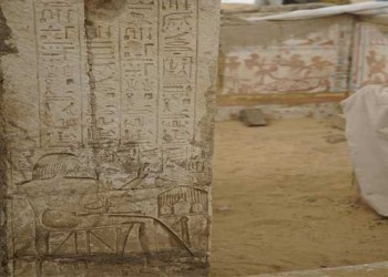 المغرب اليوم - مصر تعلن اكتشاف ثلاث مقابر أثرية من عصر الدولة الحديثة في سقارة