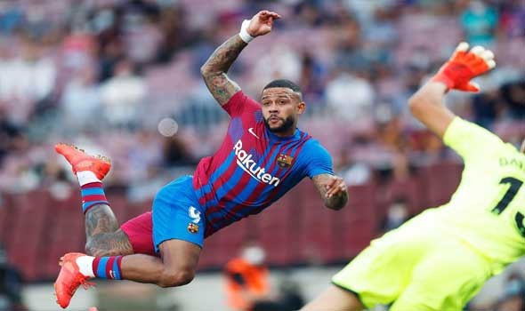 المغرب اليوم - برشلونة يتحرك لضم ألفاريز رغم القيود المالية