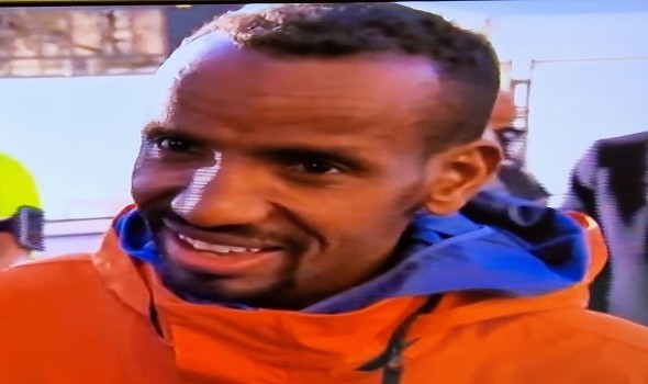 المغرب اليوم - البلجيكي من أصل صومالي بشير عبدي يفوز  في الدورة ال 40 من ماراثون روتردام الهولندي