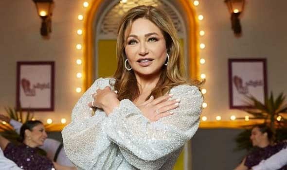 المغرب اليوم - ليلى علوي تخطف الأنظار بالقفطان المغربي في المهرجان الدولي للمؤلف بالرباط