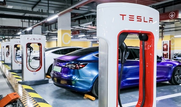 تسلا تفكر في تصدير السيارات الكهربائية المصنوعة في الصين إلى الولايات المتحدة