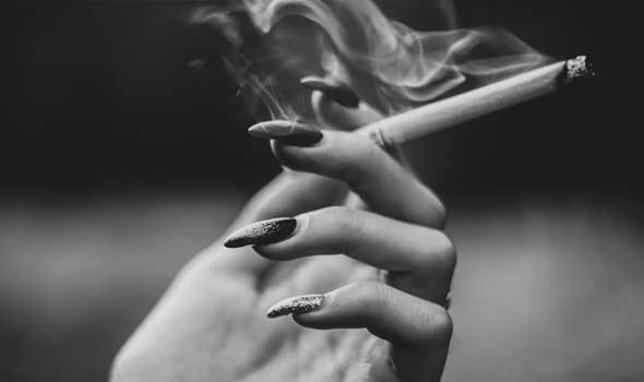 المغرب اليوم - التدخين مؤشر خطر للإصابة بهشاشة العظام
