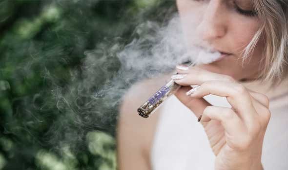 المغرب اليوم - دراسة تؤكد استخدام السجائر الإلكترونية ارتفع بمقدار 10 أضعاف خلال 3 سنوات