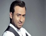 المغرب اليوم - نضال الشافعي يعبّر عن حزنه العميق لفقدان بعد تشييع جثمان زوجته1737020/96