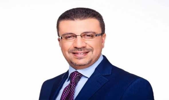 المغرب اليوم - سقوط الإعلامي المصري عمرو الليثي اثتاء تصوير برنامجه ونقله إلى المستشفى