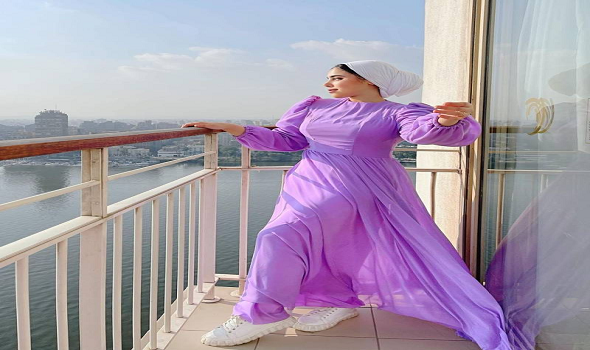المغرب اليوم - أفضل طريقة لارتداء الفساتين الساتان في الصيف