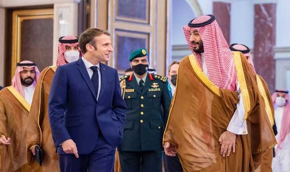 المغرب اليوم - ماكرون يعلن عن مبادرة فرنسية سعودية لمعالجة الأزمة مع لبنان ويتصل مع محمد بن سلمان بميقاتي