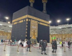 المغرب اليوم - رفع كسوة الكعبة استعدادا لموسم الحج