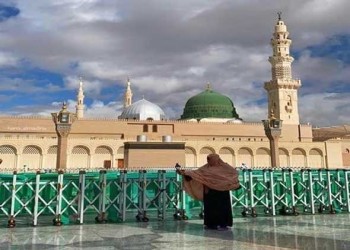 المغرب اليوم - إمام الحرم النبوي يصف اعتداء الحوثيين على الحرمين بالإفساد في الأرض