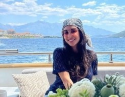 المغرب اليوم - ياسمين صبري تُقلد جورجينا رودريغيز وترتدي وشاح 