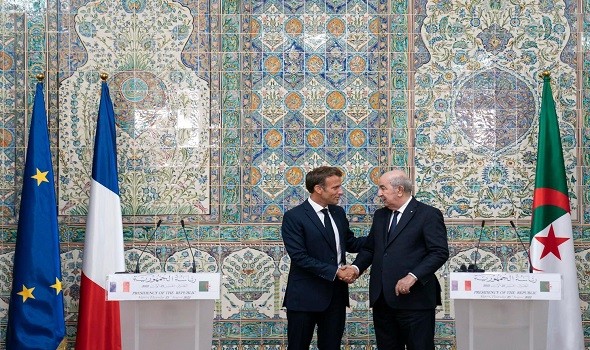 المغرب اليوم - عبد المجيد تبون يصفع وزير خارجية الجزائر أمام الرئيس الفرنسي